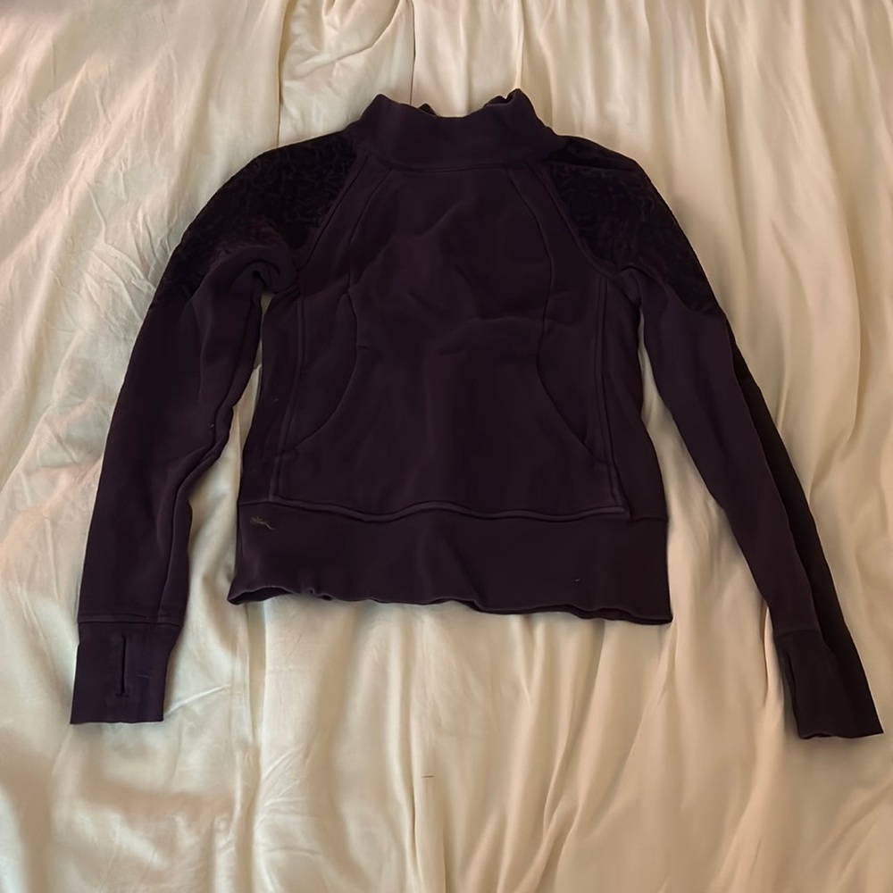S Lululemon workout sweatshirt